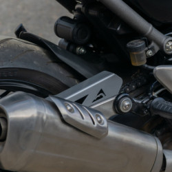 Osłona łańcucha Pyramid Gloss Silver Triumph Speed 400 2024-Aktualne