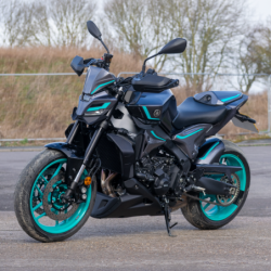 Pług Pyramid Niepomalowana Yamaha MT-09 inc. SP 2021-Aktualna