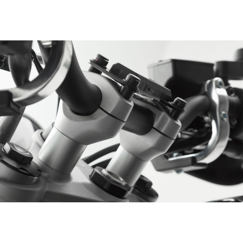 Podwyższenie kierownicy SW-MOTECH 20mm do Triumph Street Triple 675 [12-16] - srebrne