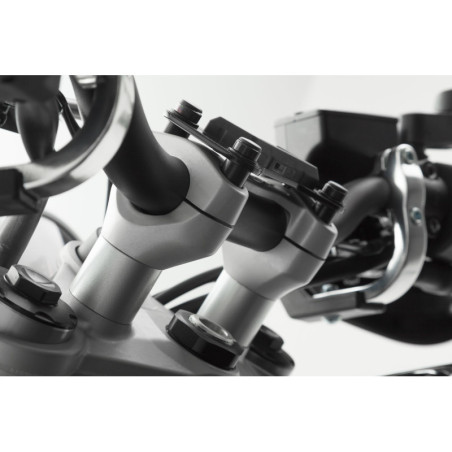 Podwyższenie kierownicy SW-MOTECH 20mm do Triumph Street Triple 675 [12-16] - srebrne