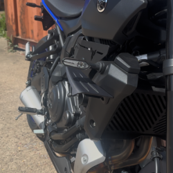 Boczne błotniki Pyramid Matowa czerń Yamaha MT-07 2025-Aktualne