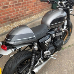Nakładka na siedzenie Pyramid do Triumph Speed Twin 1200 [19-]